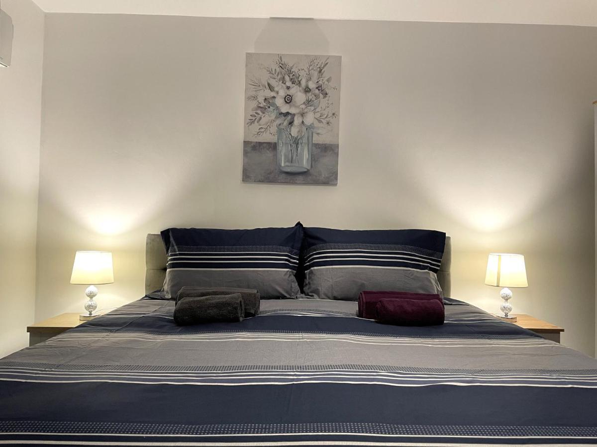 Supreme - 1 Bedroom Apart Sleeps 4 Short/Long Stay ジリンガム エクステリア 写真